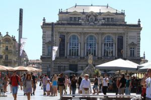 L' Opéra Comédie et la place.