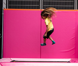 salle de jeux pour enfants nantes Trampoline Park You Jump Nantes Atlantis