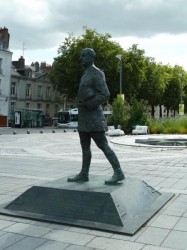 statuaire nantes Monument Charles De Gaulle