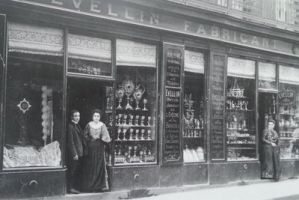 L’atelier est fondé en 1822 à Nantes. Il est présent à Rennes depuis 1924.