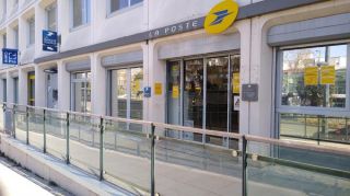 service postal rennes La Poste